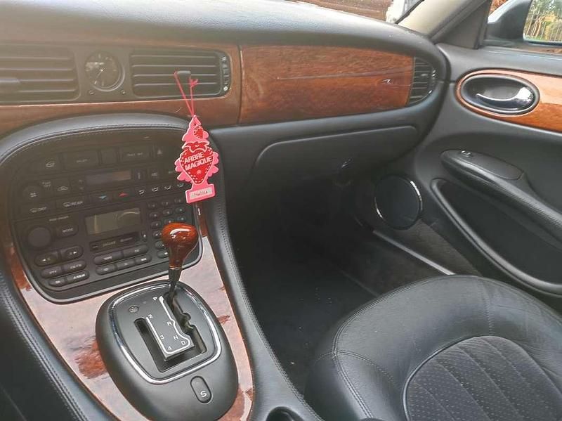 Usata Jaguar XJ8 237 CV (174 kW) 1998 Blu/azzurro Berlina