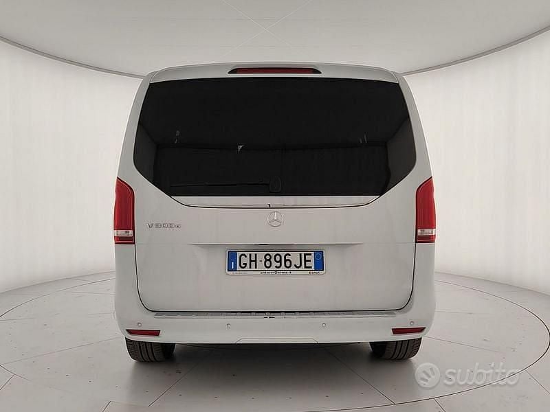Usata Mercedes V300 Premium 236 CV (173 kW) 2021 Bianco Monovolume