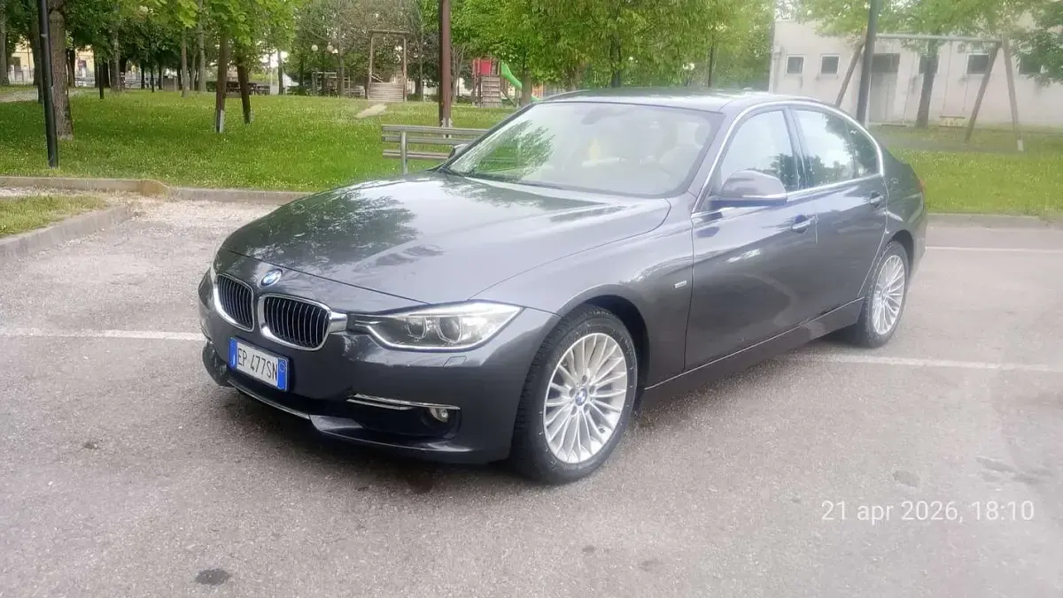 Usata BMW 320 Luxury Line 184 CV (135 kW) 2013 Grigio Berlina