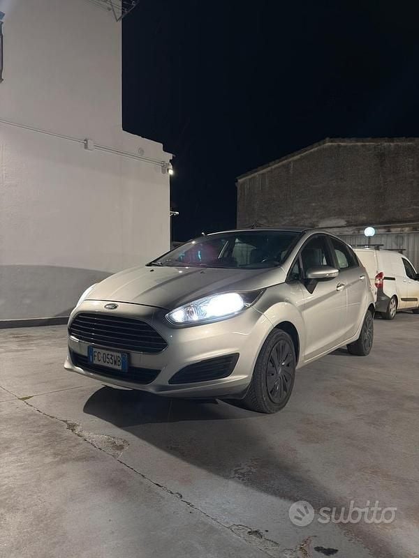 Usata Ford Fiesta 95 CV (69 kW) 2016 Grigio Utilitaria