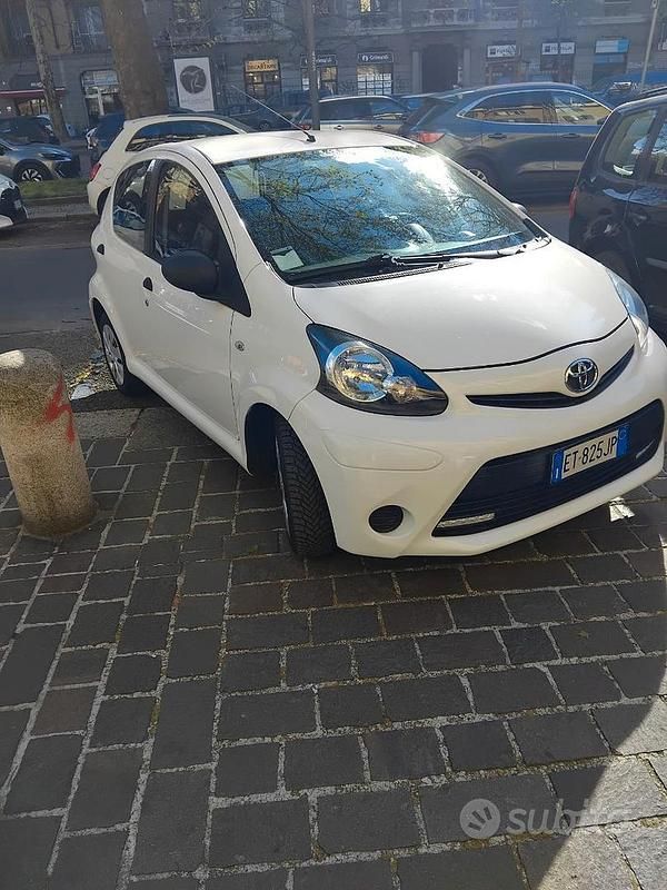 Usata Toyota Aygo Connect Style 68 CV (50 kW) 2013 Utilitaria