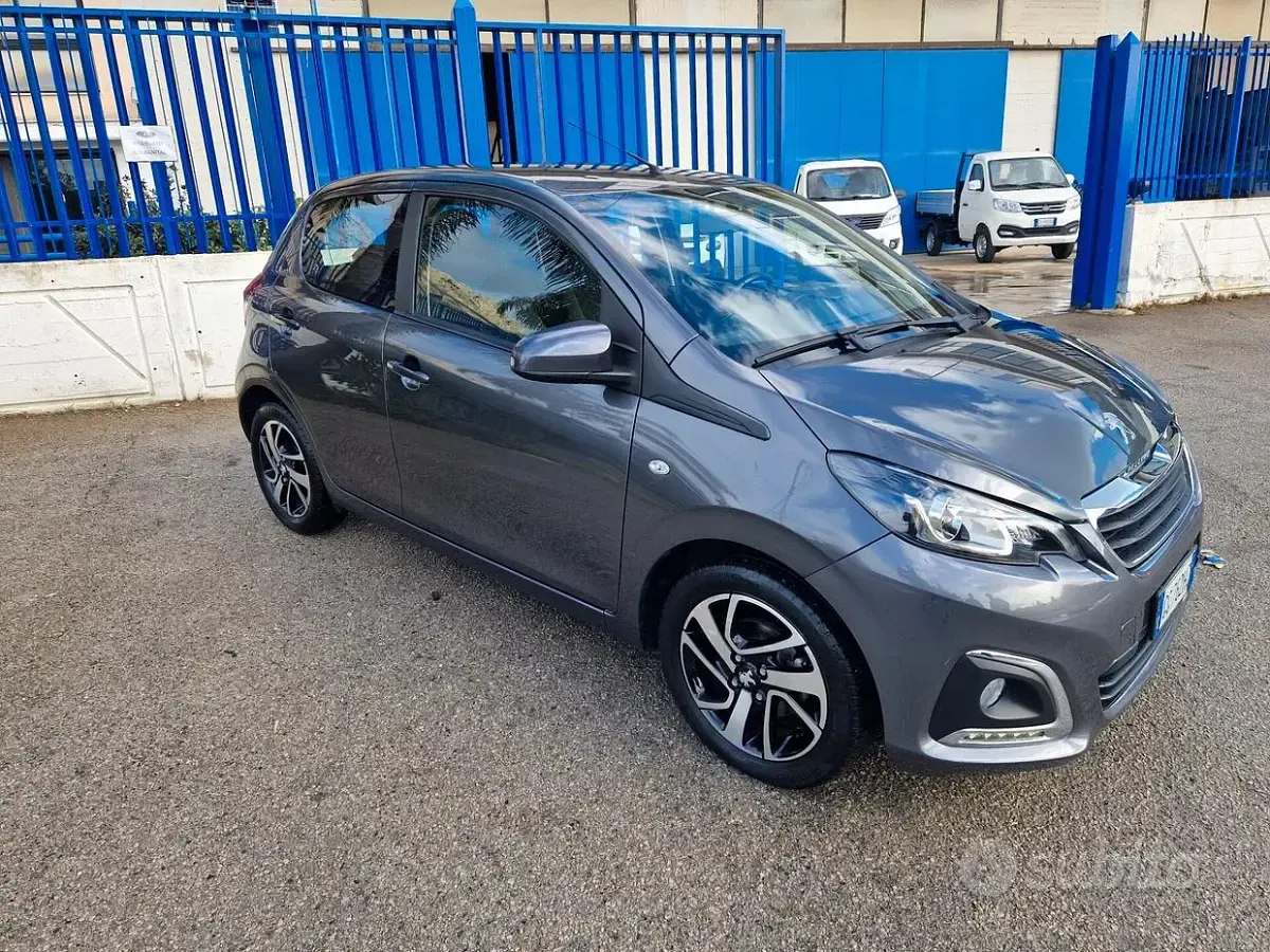 Usata Peugeot 108 Allure 72 CV (52 kW) 2021 Grigio Berlina