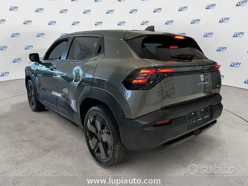 Nuova Suzuki e-Vitara 127 kW (174 CV) 2026 Grigio SUV