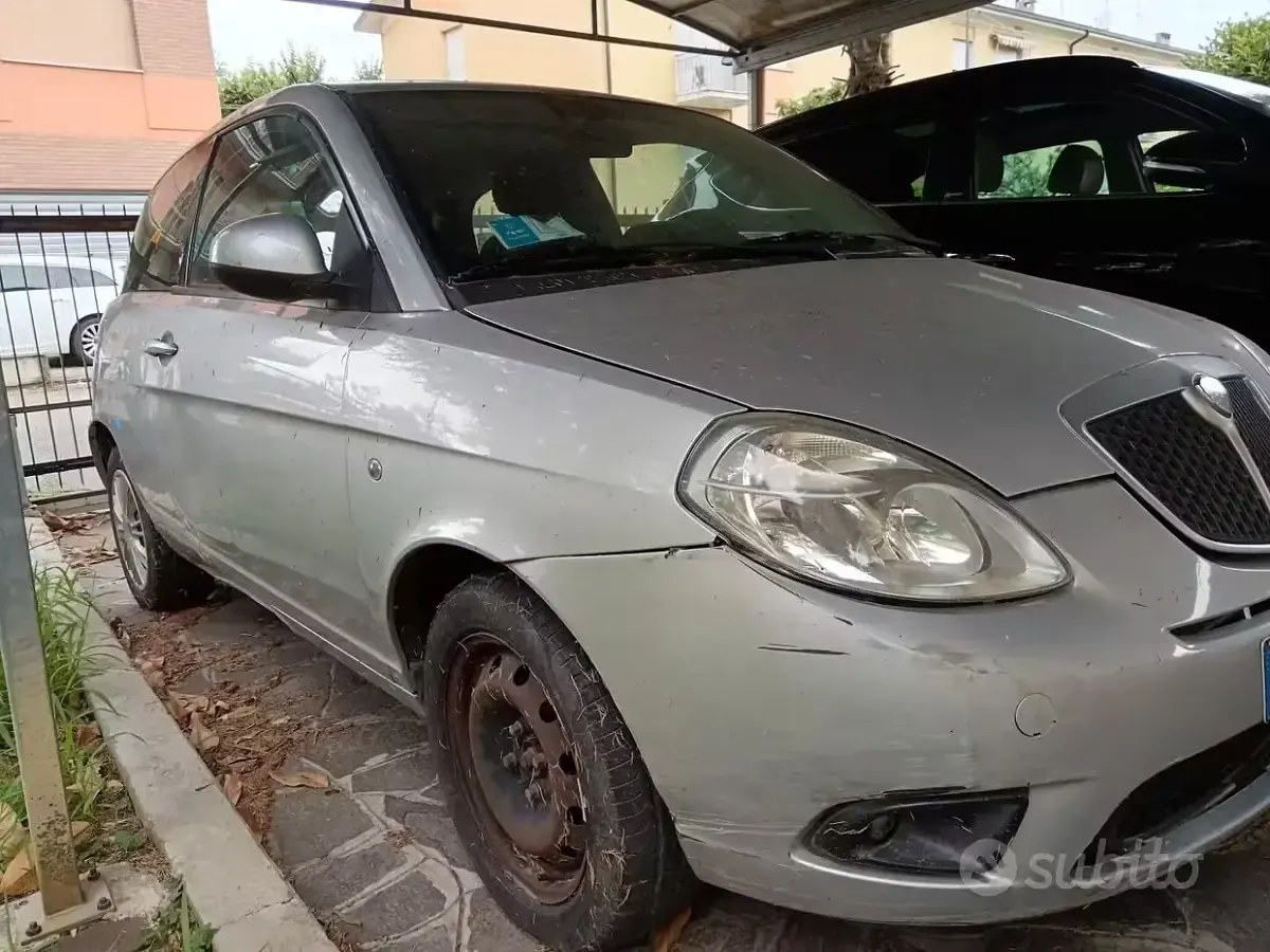 Usata Lancia Ypsilon 60 CV (44 kW) 2010 Grigio Utilitaria