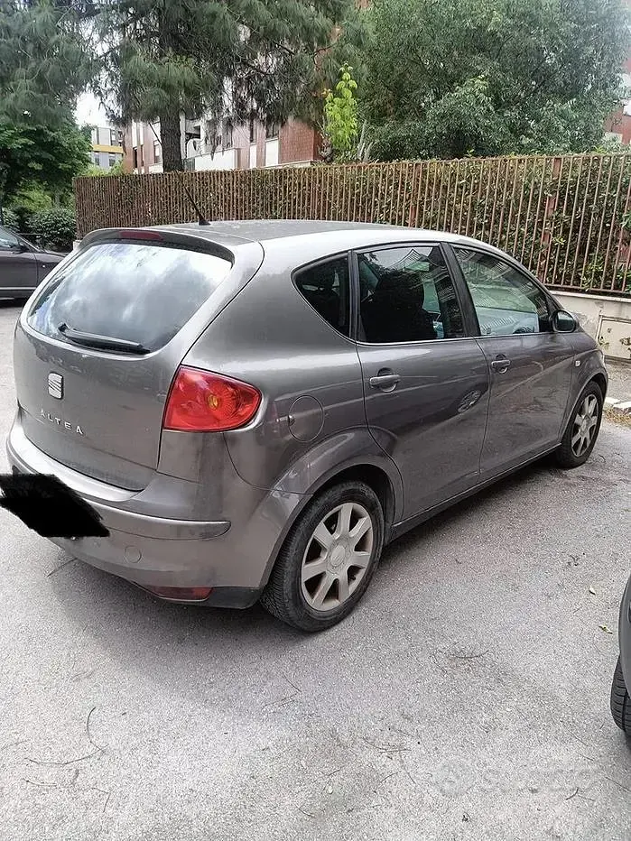Usata Seat Altea 2005 Grigio Monovolume