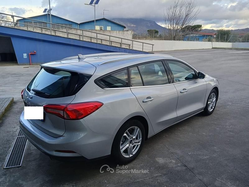 Begagnad Ford Focus Business Edition 120 HK (88 kW) 2020 Silver Kombi
