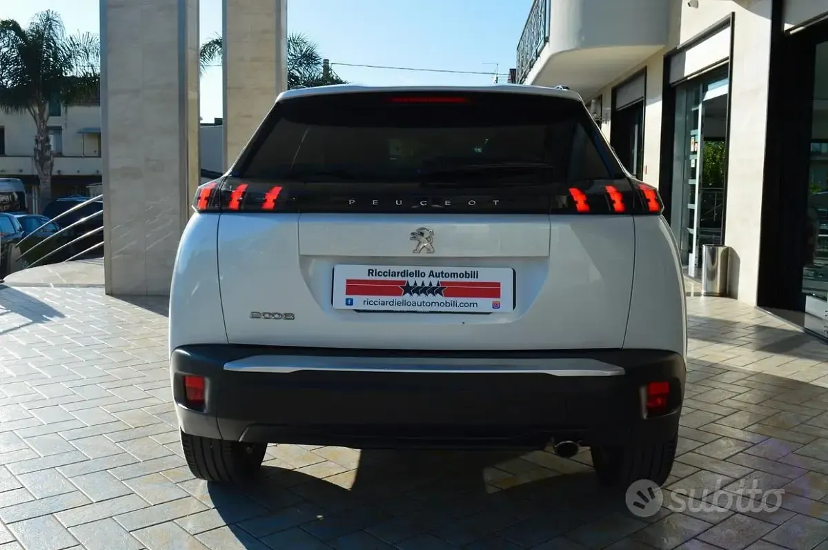 Usata Peugeot 2008 Allure 110 CV (80 kW) 2022 Madreperla SUV