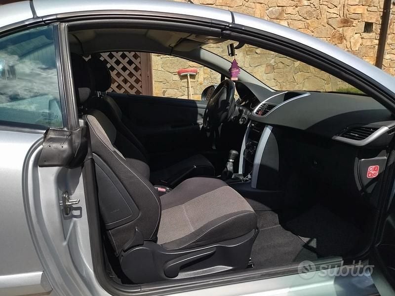 Grigio Usata 2008 Peugeot 207 CC Cabrio | 3000 € (Buon prezzo) - Immagine 1/4