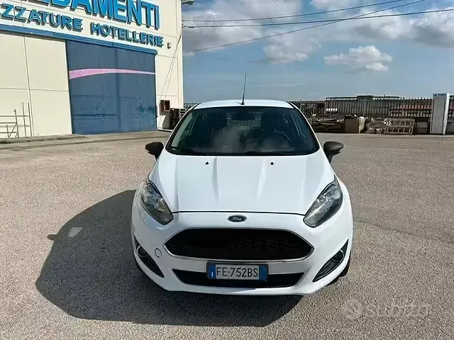 Usata Ford Fiesta 95 CV (69 kW) 2016 Bianco Utilitaria