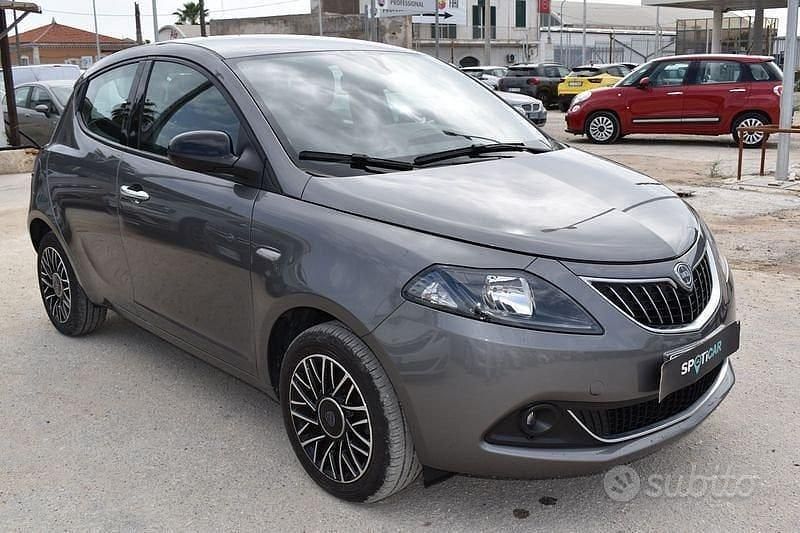 Usata Lancia Ypsilon S 69 CV (50 kW) 2024 Grigio Utilitaria