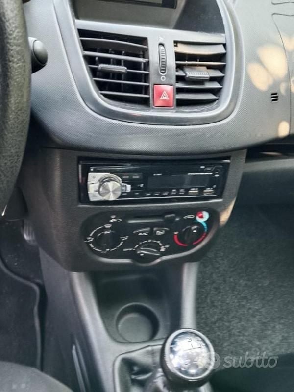 Usata Peugeot 206+ 60 CV (44 kW) 2011 Rosso Utilitaria