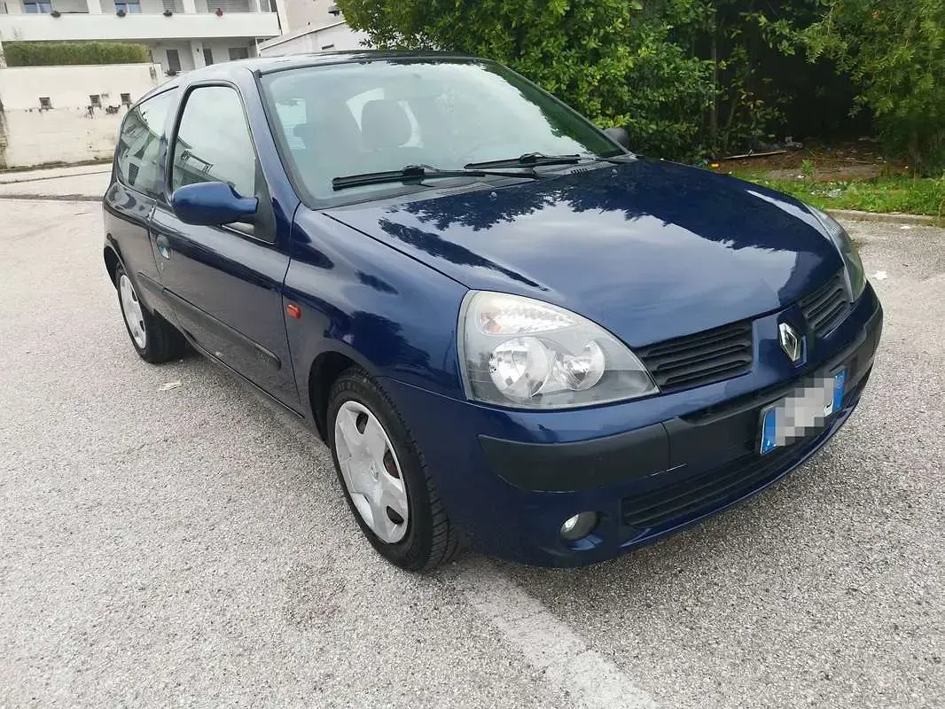 Usata Renault Clio II 75 CV (55 kW) 2001 Blu/azzurro Berlina