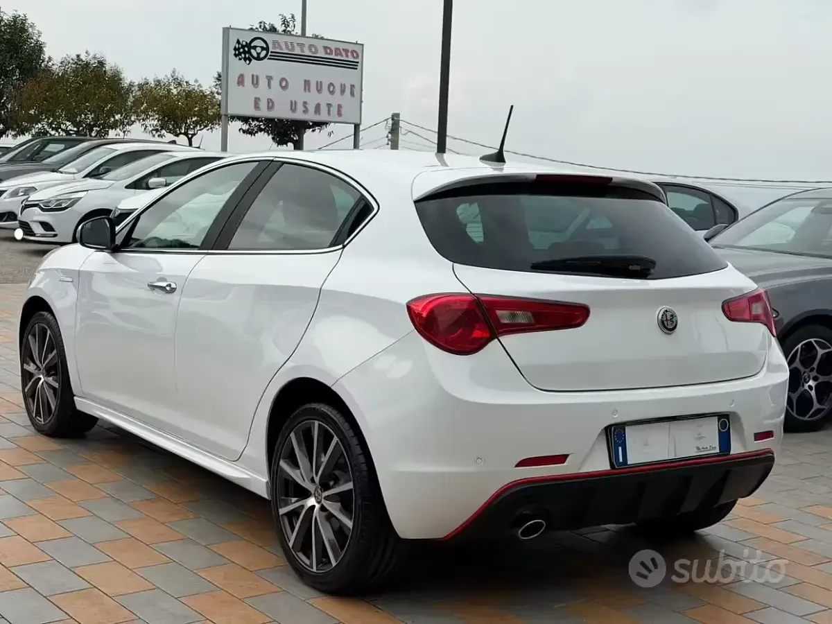Usata Alfa Romeo Giulietta Super 120 CV (88 kW) 2019 Bianco Utilitaria