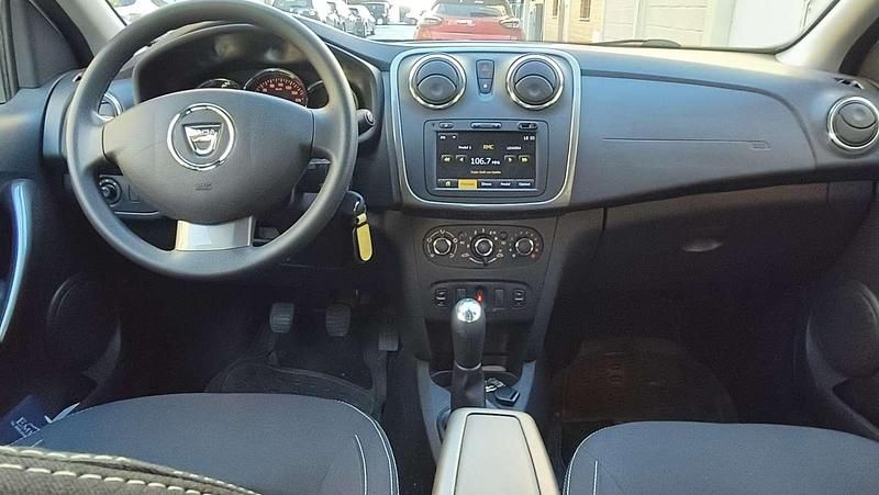 Usata Dacia Sandero Lauréate 75 CV (55 kW) 2014 Bianco Berlina