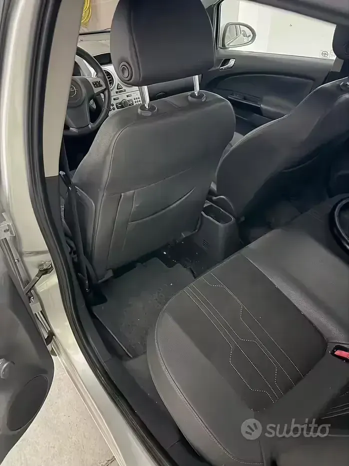 Usata Opel Corsa 85 CV (62 kW) 2012 Grigio Utilitaria