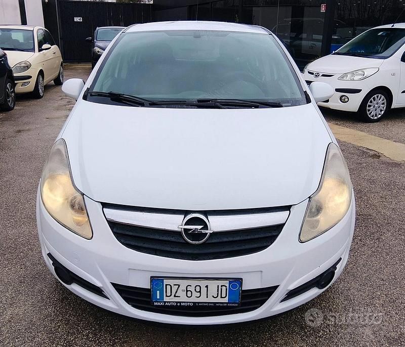 Usata Opel Corsa 74 CV (54 kW) 2009 Bianco Utilitaria