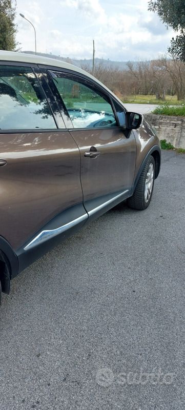 Marrone Usata 2014 Renault Captur SUV | 11.500 € (Molto cara) - Immagine 1/4