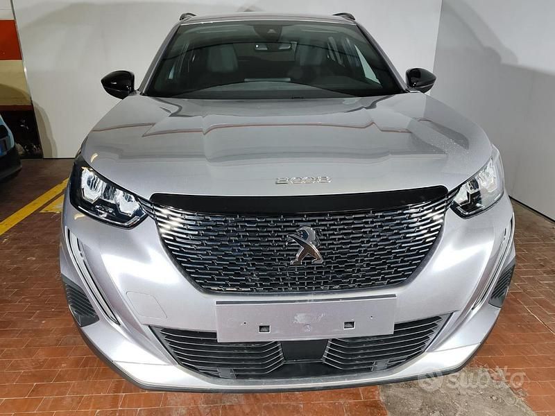 Usata Peugeot 2008 Allure 131 CV (96 kW) 2023 Grigio platinium SUV