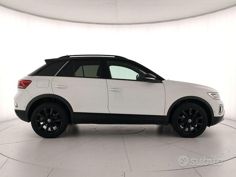 Usata VW T-Roc Style 150 CV (110 kW) 2023 Pure white nero SUV