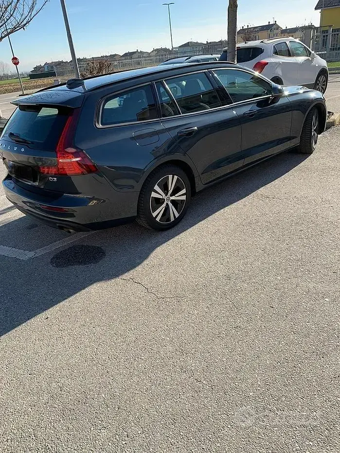 Usata Volvo V60 Business Edition 136 CV (100 kW) 2019 Grigio Station wagon