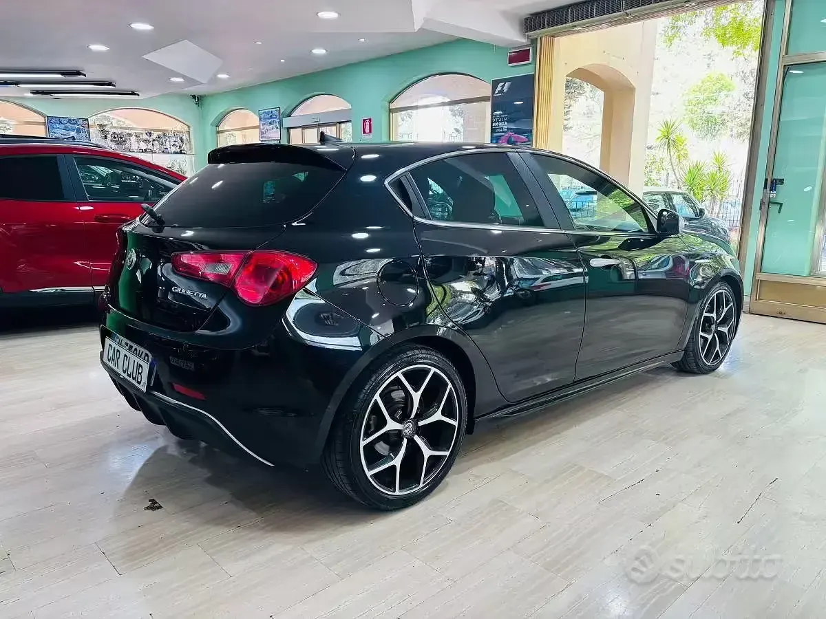 Gebraucht Alfa Romeo Giulietta 120 PS (88 kW) 2019 Schwarz Kleinwagen