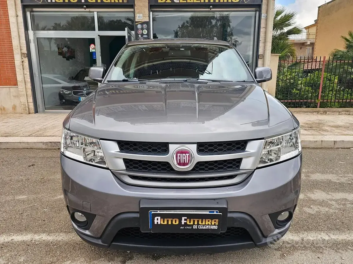 Usado Fiat Freemont Urban 140 HP (102 kW) 2013 Cinzento SUV