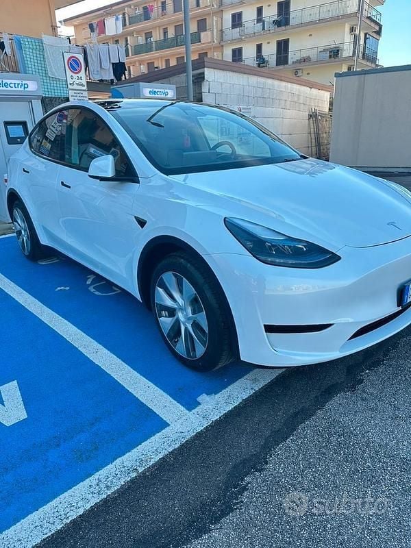 Usata Tesla Model Y RWD 250 kW (340 CV) 2023 Bianco SUV