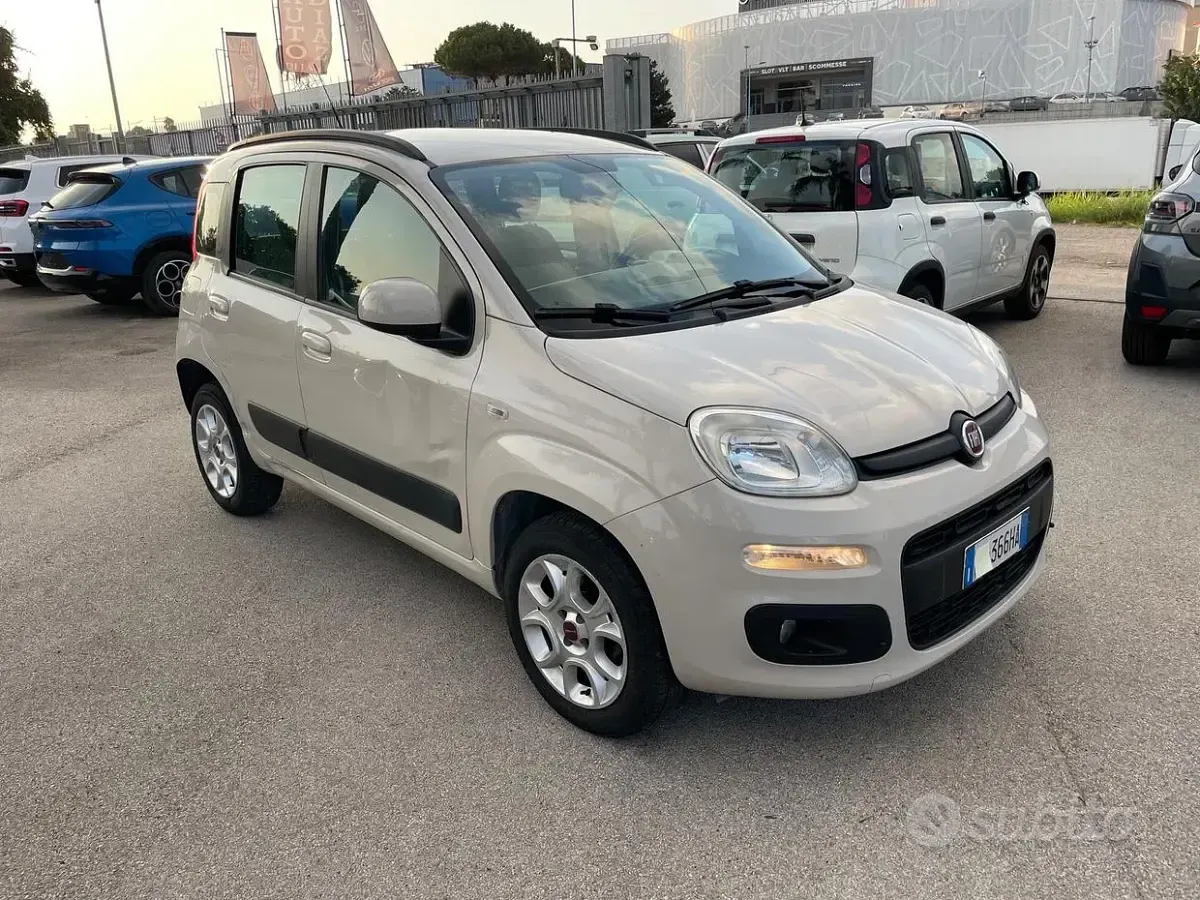 Usata Fiat Panda Lounge 80 CV (58 kW) 2014 Beige Utilitaria