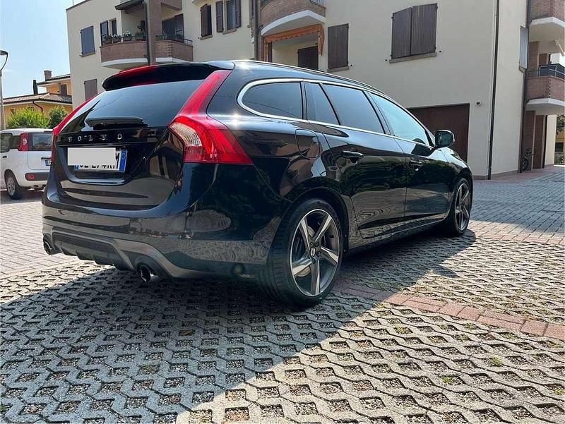 Usata Volvo V60 R-Design Kinetic 136 CV (100 kW) 2015 Station wagon