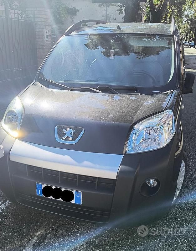Begagnad Peugeot Bipper Outdoor 75 HK (55 kW) 2011 Svart Minibuss