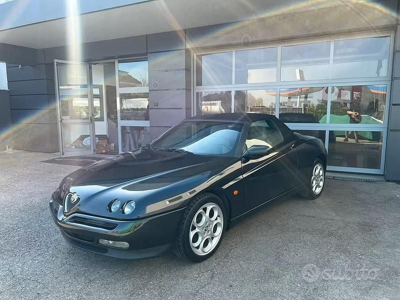Usata Alfa Romeo Spider 150 CV (110 kW) 2001 Nero Cabrio