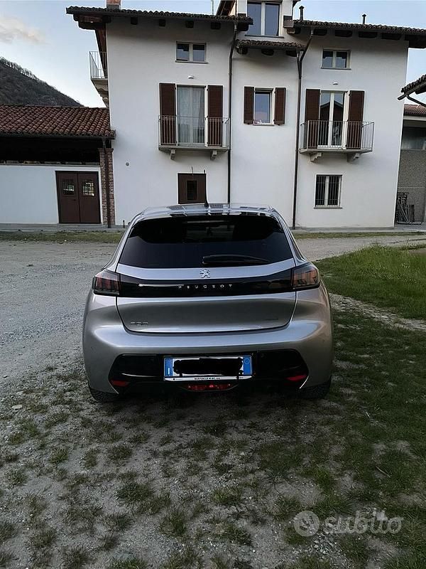 Usata Peugeot 208 101 CV (74 kW) 2022 Grigio Utilitaria