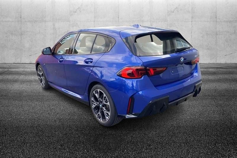 Usata BMW 120 M Sport 156 CV (114 kW) 2024 Blu/azzurro Utilitaria