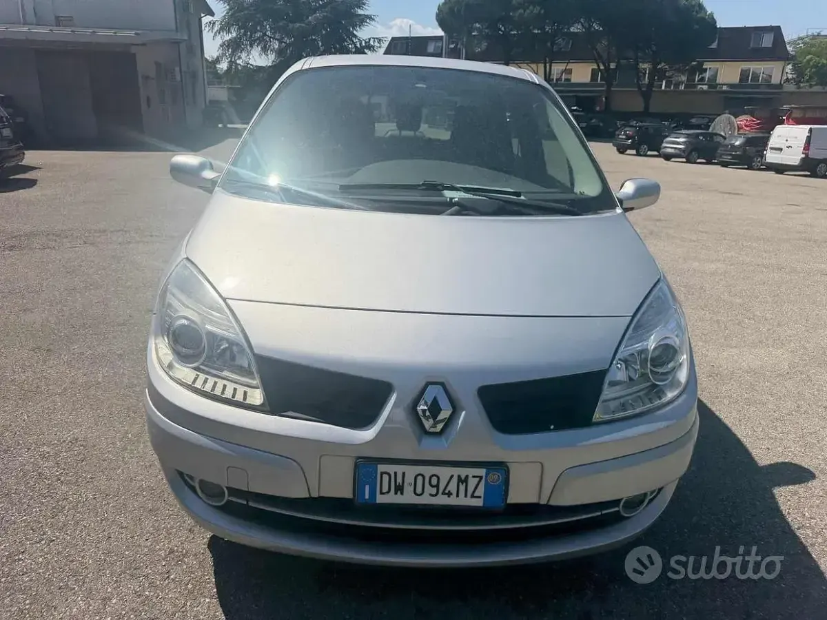 Usata Renault Grand Scénic II 131 CV (96 kW) 2009 Grigio Monovolume