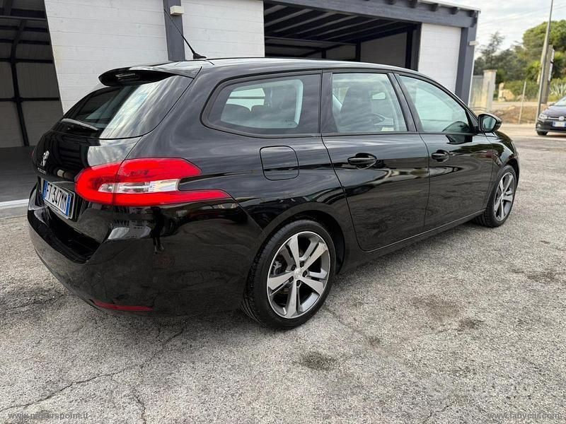 Usata Peugeot 308 Active 963 CV (708 kW) 2018 Nero Station wagon