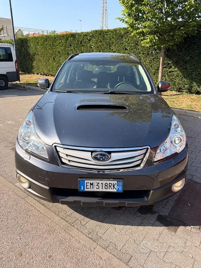 Usata Subaru Outback 150 CV (110 kW) 2012 Grigio Station wagon