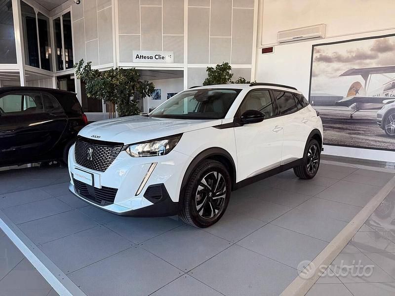 Usata Peugeot 2008 Allure 130 CV (95 kW) 2022 Bianco SUV