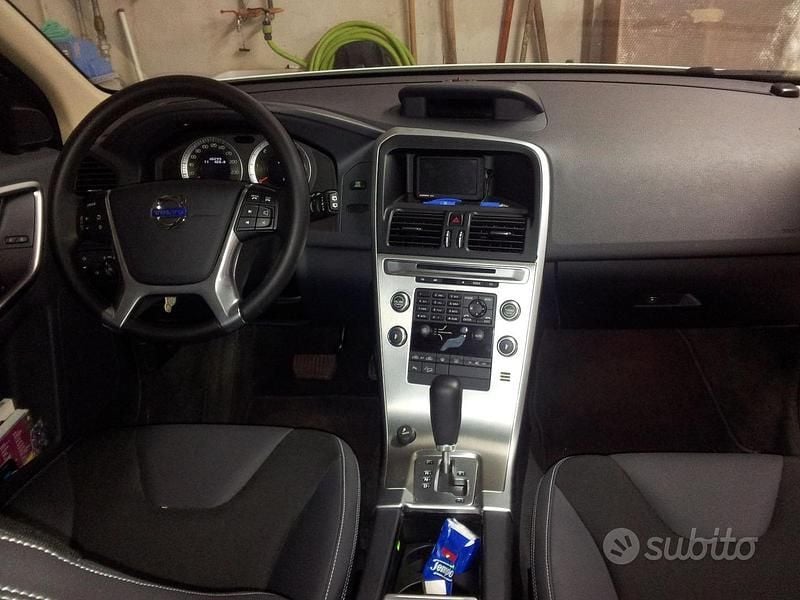 Usata Volvo XC60 163 CV (119 kW) 2011 Bianco SUV