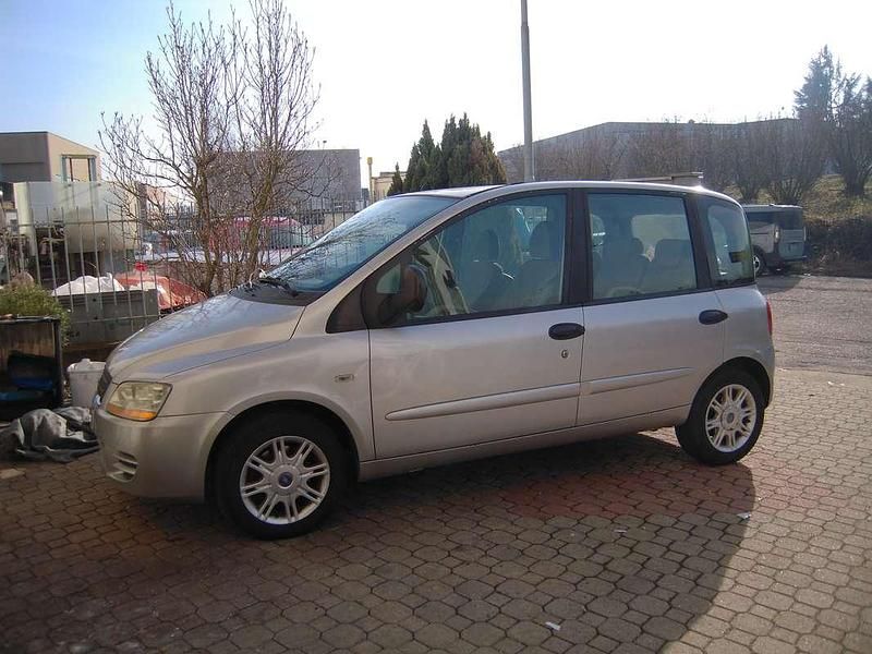 Usata Fiat Multipla Dynamic 116 CV (85 kW) 2005 Argento Monovolume