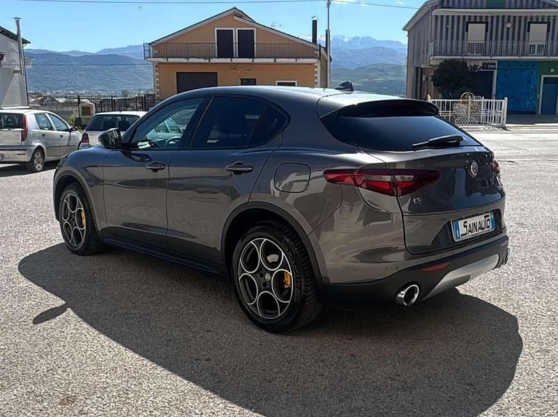 Usata Alfa Romeo Stelvio 209 CV (153 kW) 2019 Grigio SUV