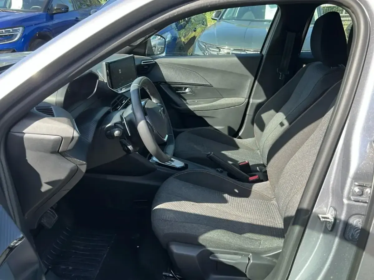 Usata Peugeot 2008 Style 145 CV (106 kW) 2025 Grigio SUV