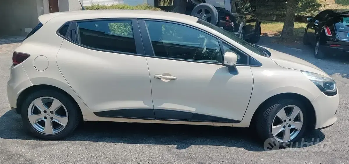 Usata Renault Clio Zen 73 CV (53 kW) 2015 Bianco Utilitaria