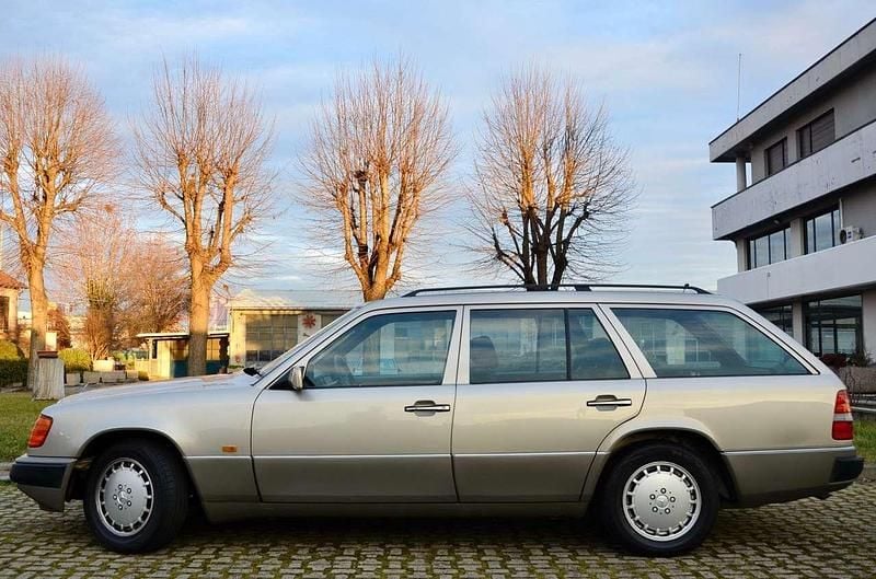 Usata Mercedes 200 122 CV (89 kW) 1991 Grigionero Station wagon