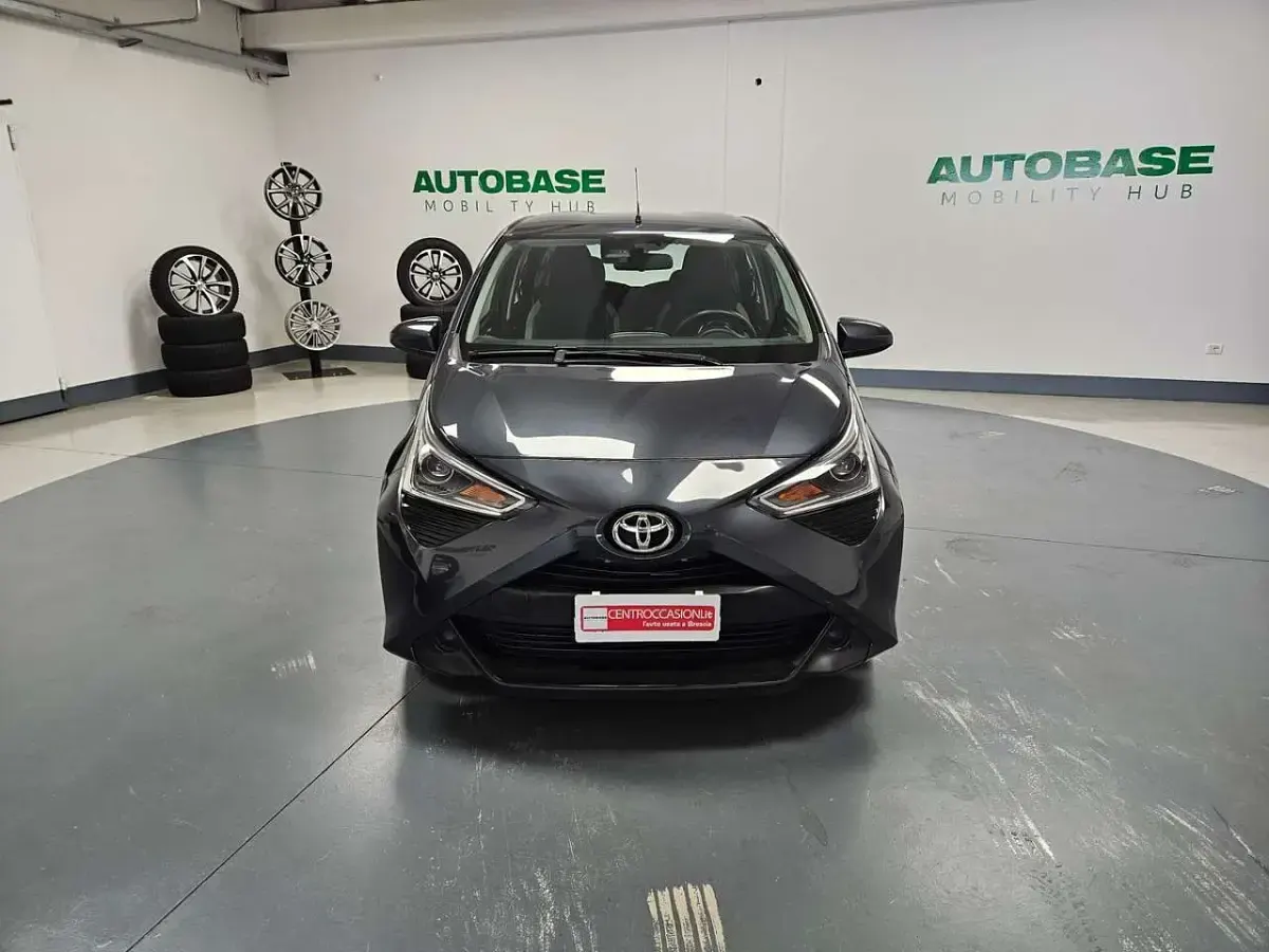 Usata Toyota Aygo X X-play 72 CV (52 kW) 2019 Grigio SUV