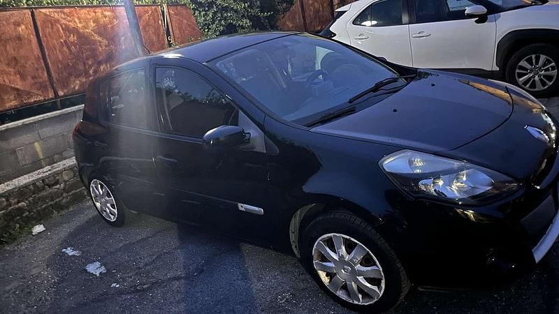 Usata Renault Clio IV Dynamique 75 CV (55 kW) 2012 Nero Berlina