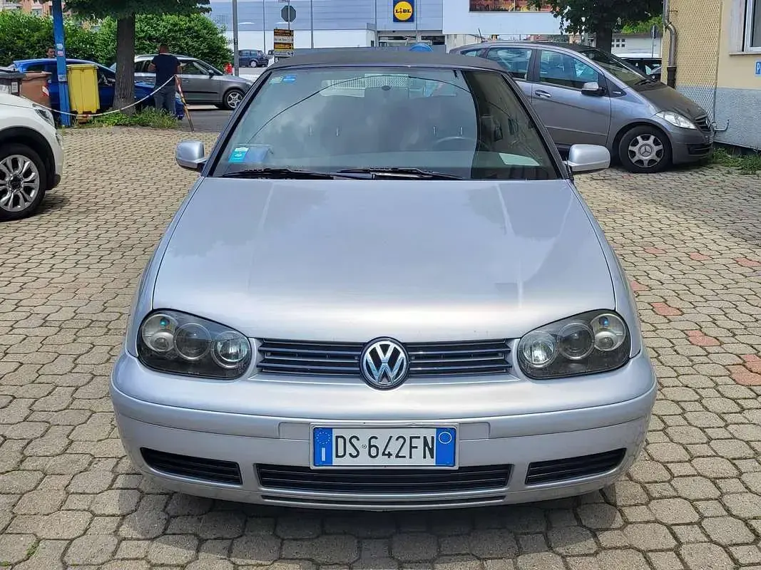Usata VW Golf Trendline 101 CV (74 kW) 2000 Cabrio