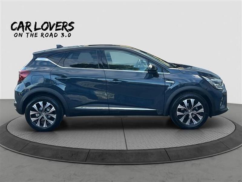 Usata Renault Captur Intens 101 CV (74 kW) 2023 Blu scuro SUV