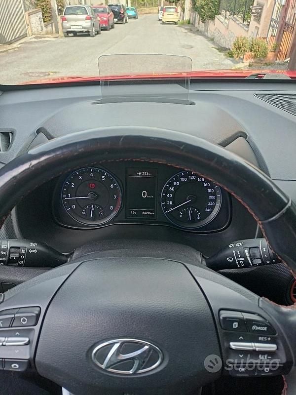Usata Hyundai Kona 120 CV (88 kW) 2017 Rosso SUV
