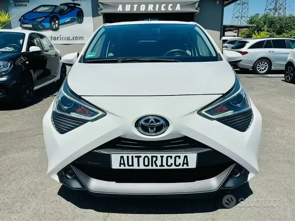 Usata Toyota Aygo Connect Style 72 CV (52 kW) 2021 Bianco Utilitaria