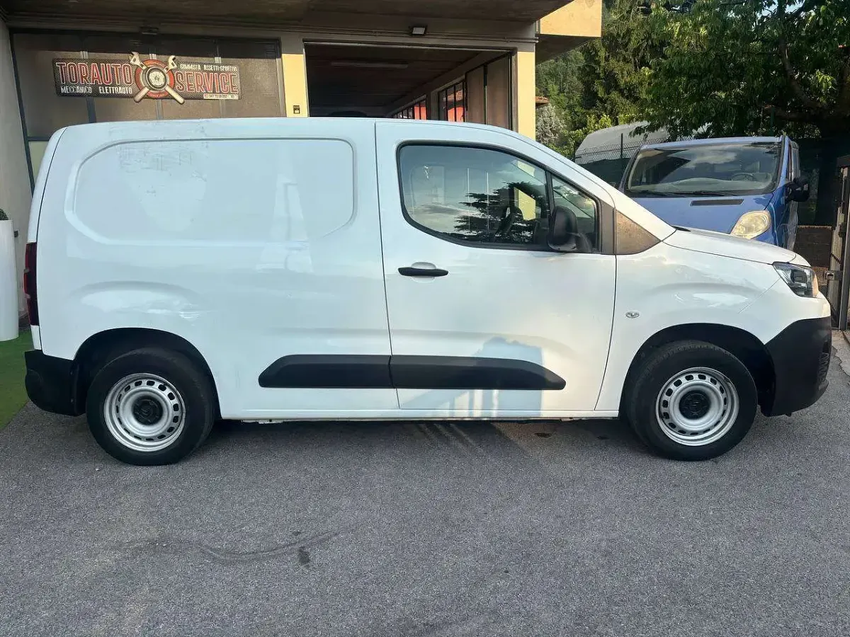 Begagnad Citroën Berlingo 102 HK (75 kW) 2021 Vit Minibuss